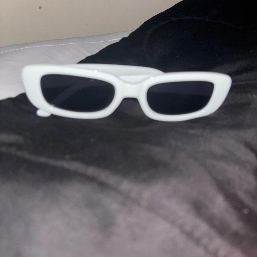 White Glasses with Rectangular Shape and Matte Finish